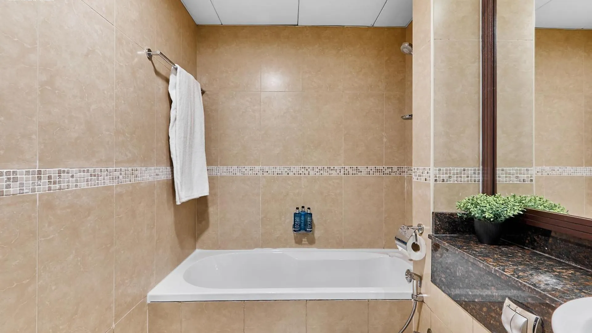 Apartment Bnbmehomes - Gold Crest Views 2 Dubai