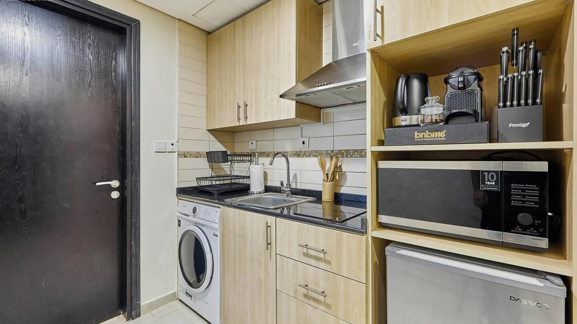 Bnbmehomes - Gold Crest Views 2 Dubai 0*,  United Arab Emirates