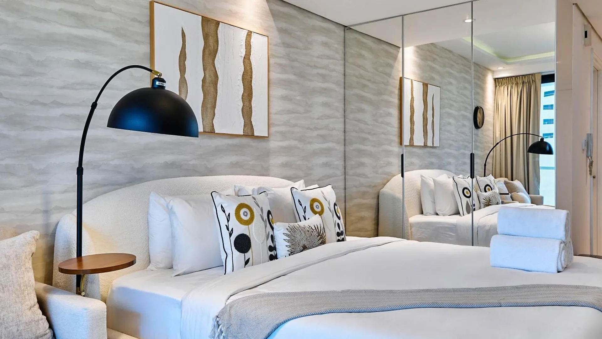 Apartment Bnbmehomes - Gold Crest Views 2 Dubai