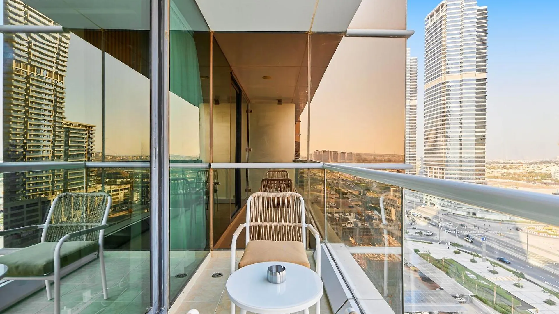 Bnbmehomes - Gold Crest Views 2 Dubai 0*,  United Arab Emirates