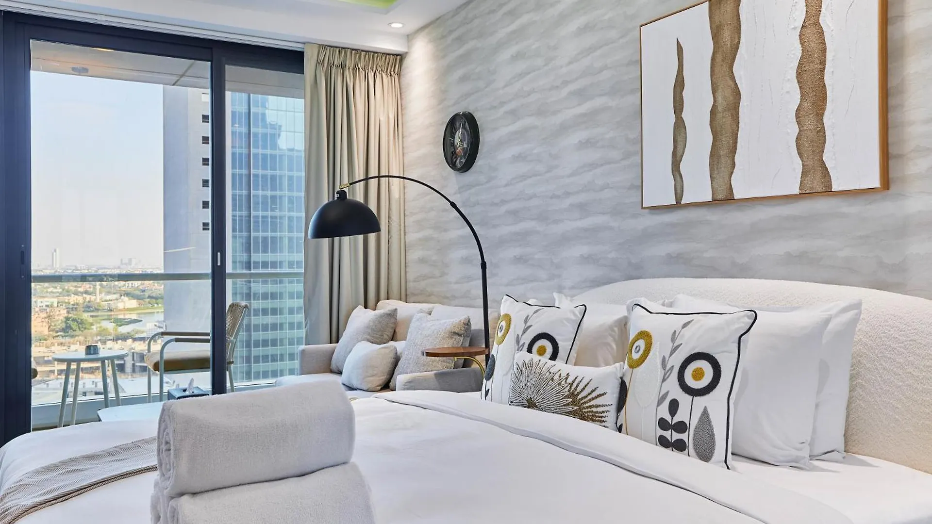 Bnbmehomes - Gold Crest Views 2 Dubai