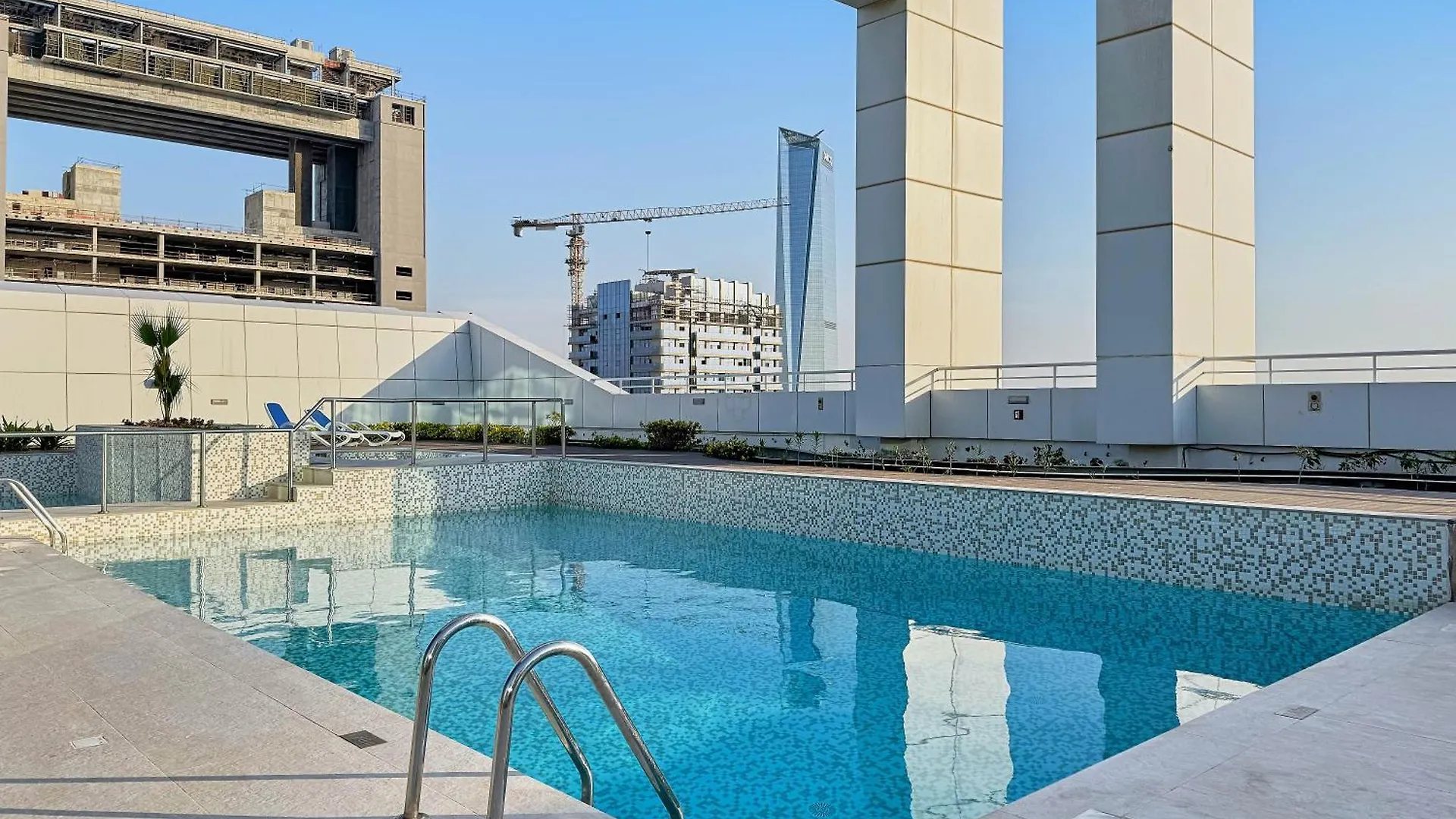 Bnbmehomes - Gold Crest Views 2 Dubai 0*,  United Arab Emirates