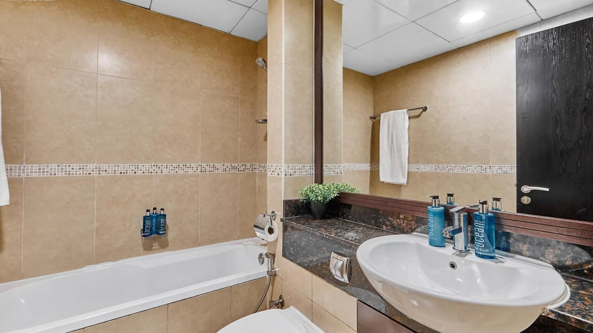 Bnbmehomes - Gold Crest Views 2 Dubai 0*,  Verenigde Arabische Emiraten
